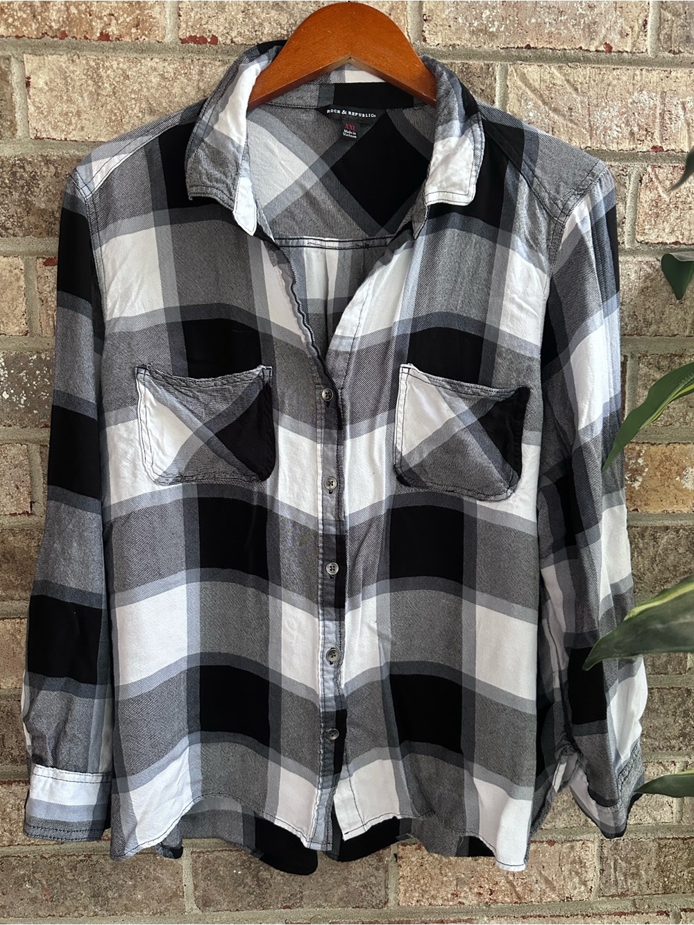 Rock & Republic women’s soft Black & Gray Plaid Button XXL Perfect for layering